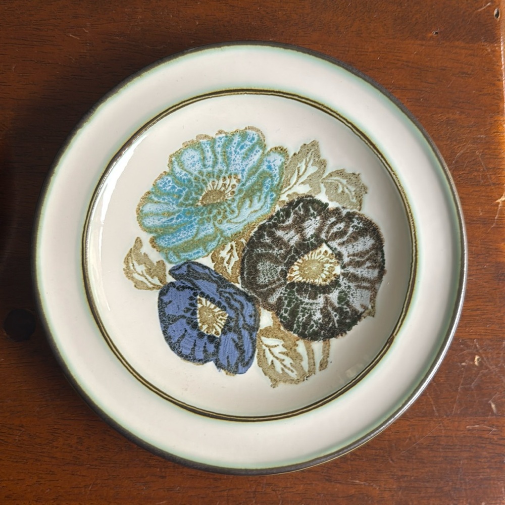 VINTAGE WEDGWOOD Retro Floral IONA Made in England bread/dessert plates